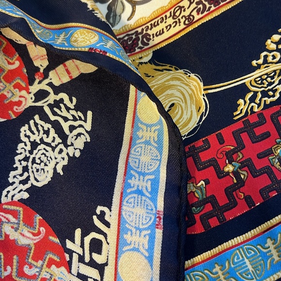 Etro Square Scarf Beautiful Hand Rolled - Picture 6 of 8